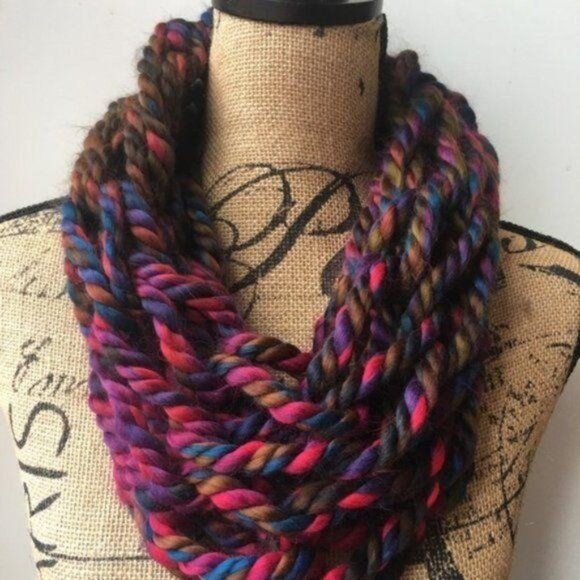 Mun and Me Fashion Boutique Chunky Hand-Knitted Multicolored Infinity Scarf OS - Picture 5 of 8